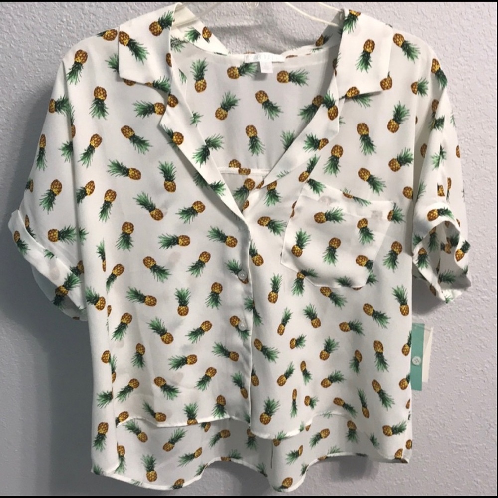 🍍 NWT Pineapple Button Up Blouse 🍍